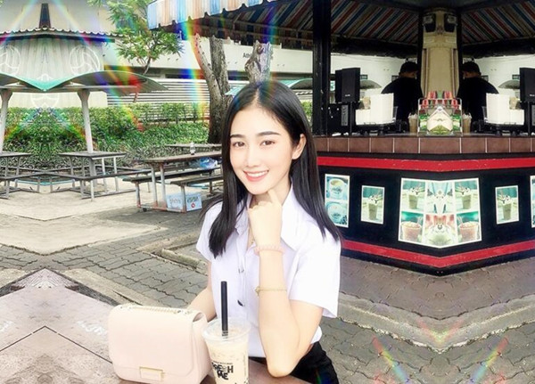 娇小少 妇遇见性 爱功 力高 强的小 伙插一 會 舔一 会    飘起来了